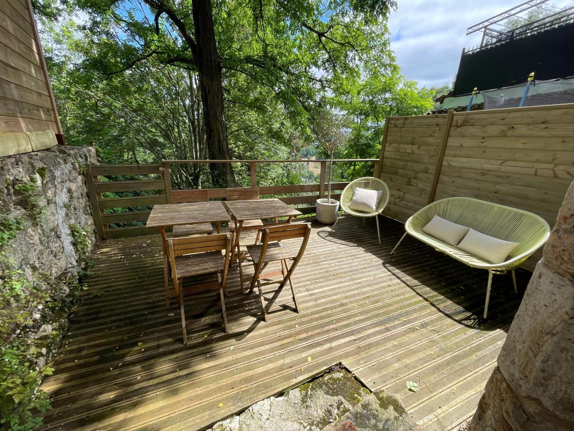 Chez Gabriel Et Sophie Hotel Perouges Bagian luar foto